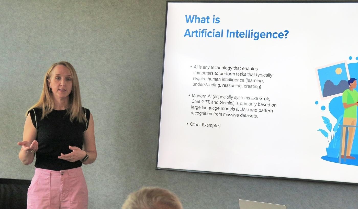 Chelsey explaining artificial intelligence