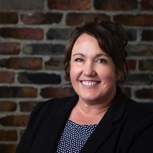 Kari Bolt: Graphic Designer